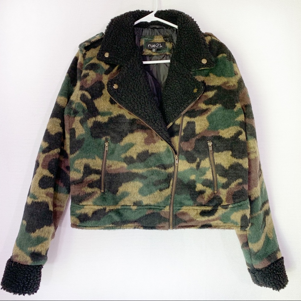 New Rue 21 Army Camo Print Thick Jacket Green L